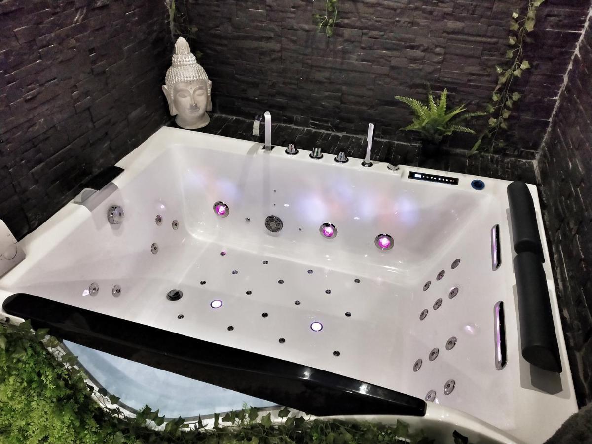 Suite Jacuzzi Privatif Plage Des Catalans Marsella Exterior foto