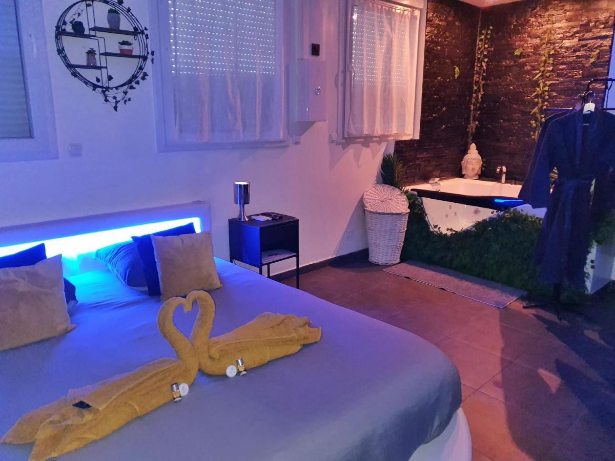 Suite Jacuzzi Privatif Plage Des Catalans Marsella Exterior foto