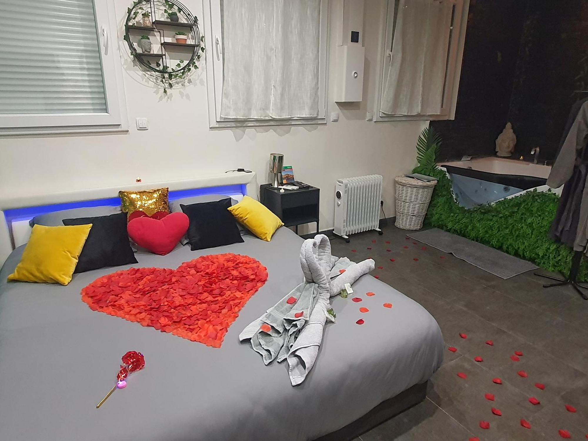 Suite Jacuzzi Privatif Plage Des Catalans Marsella Exterior foto